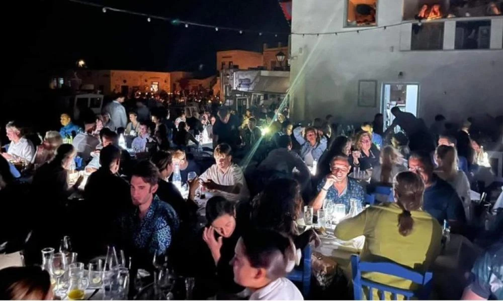 Πάρος: Μπλακ άουτ στη Νάουσα - Φωτογραφίες και βίντεο